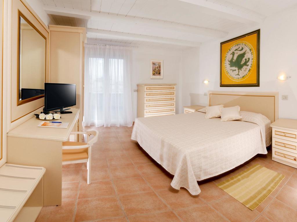 Hotel Pacific กัตตอลิกา ภายนอก รูปภาพ