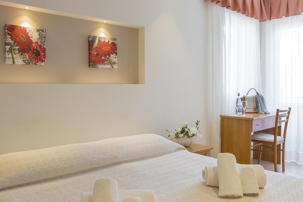 Hotel Pacific กัตตอลิกา ภายนอก รูปภาพ